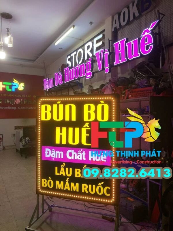 Bảng hiệu hộp đèn đứng cho quán trà sữa ăn vặt