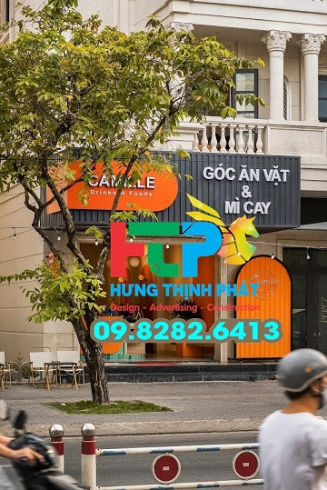 Bảng hiệu quán ăn vặt và mì cay bằng tôn sóng