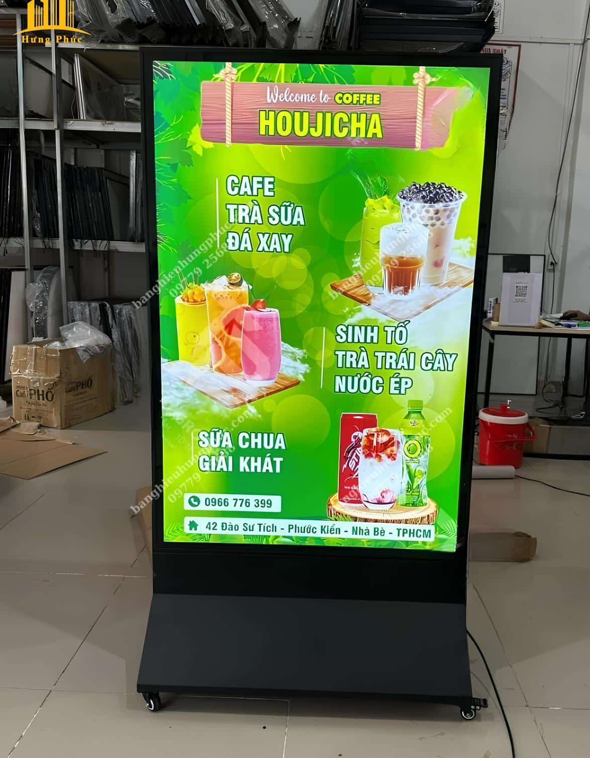 Bảng hiệu trà sữa chân đứng có bánh xe tiện lợi