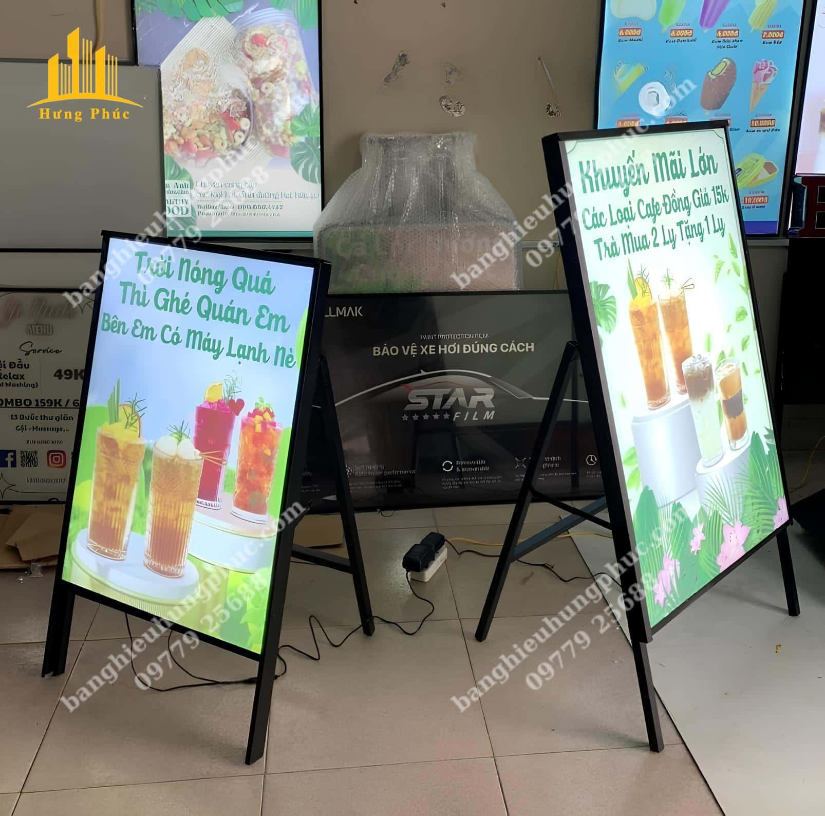 Biển vẫy quán trà sữa với chân đứng chữ A, khung chắc chắn và khả năng phát sáng