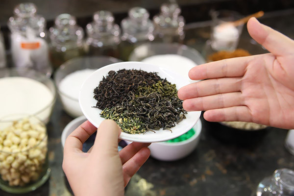 Các loại trà đen, trà xanh, trà Oolong dùng để pha chế trà sữa ngon