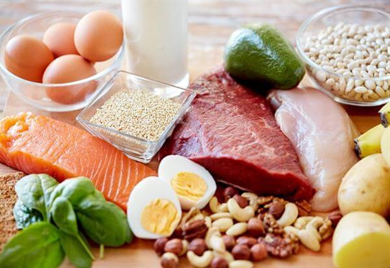 Chế độ ăn uống đa dạng giúp mẹ cho con bú đủ chất, bé phát triển khỏe mạnh
