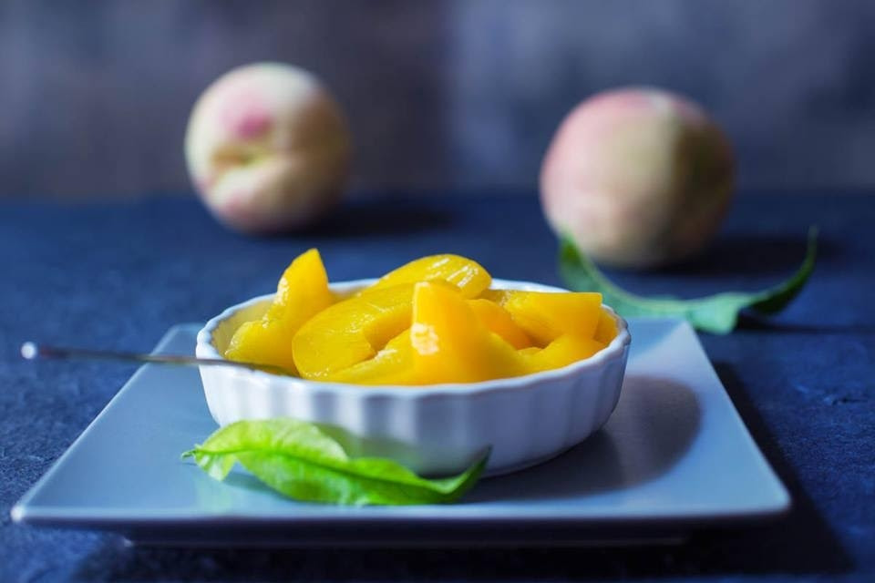 Đào miếng vàng ươm, giòn ngọt, topping trái cây hấp dẫn