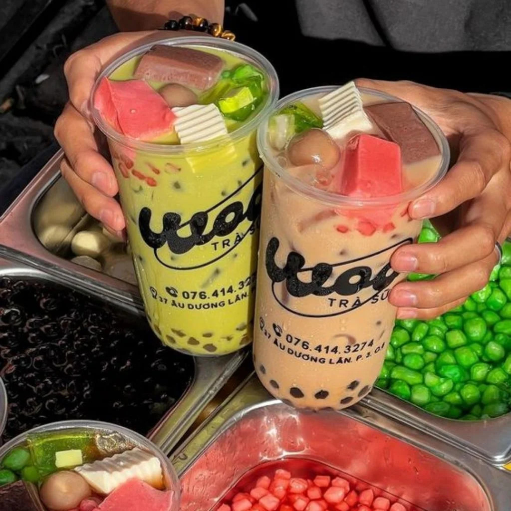 Hình ảnh ly trà sữa matcha với lớp kem phô mai