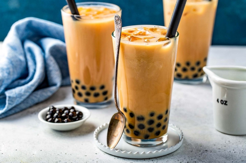 Hình ảnh minh họa trà sữa và câu hỏi phổ biến: uống trà sữa có mập không.