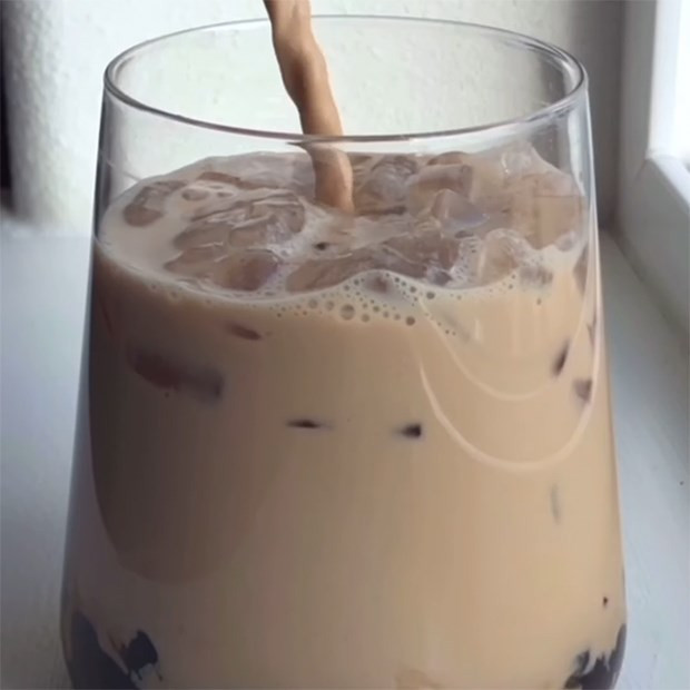 Hoàn thành trà sữa kem phô mai đơn giản
