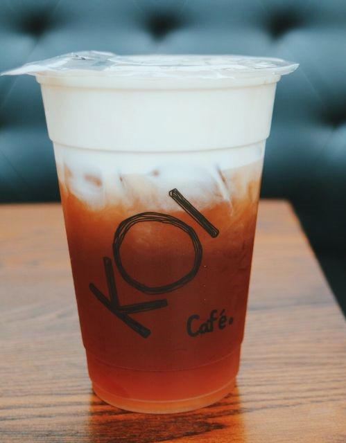 Hồng trà Macchiato với lớp kem sữa béo ngậy