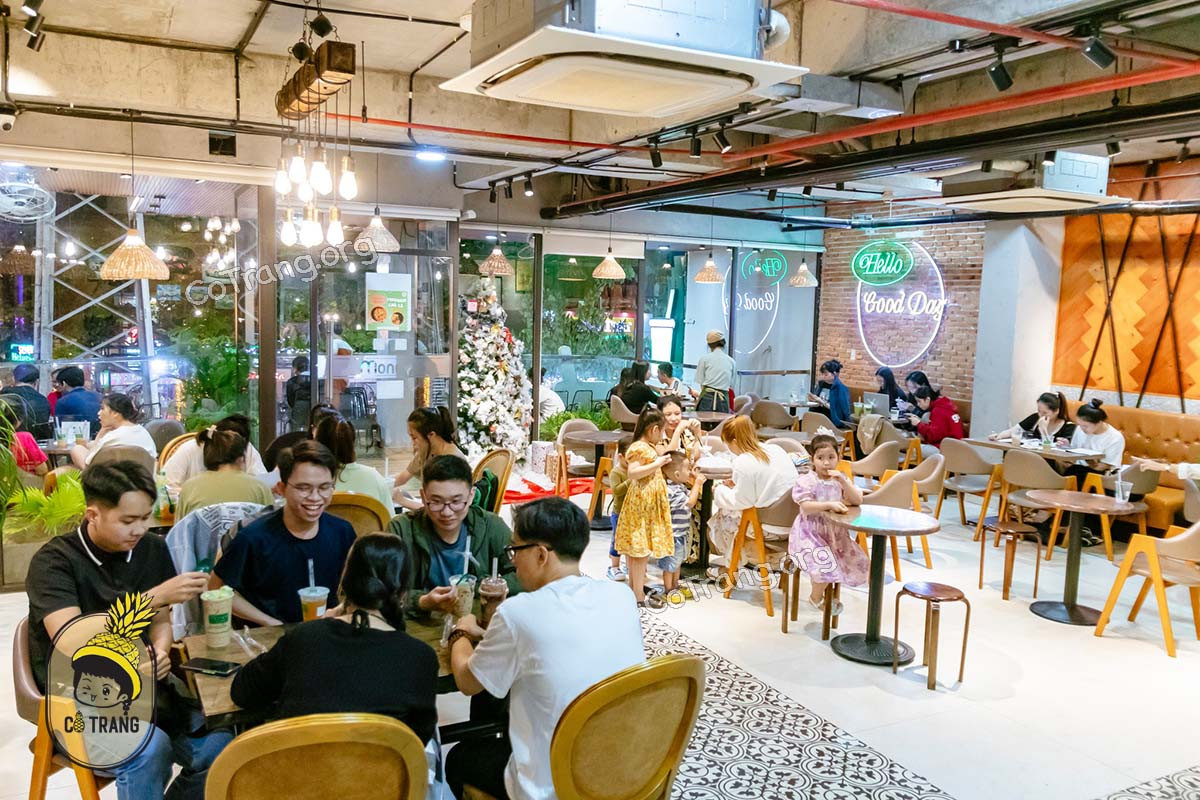 Khung cảnh nội thất ấm cúng và hiện đại của Trà Sữa Money Đà Nẵng