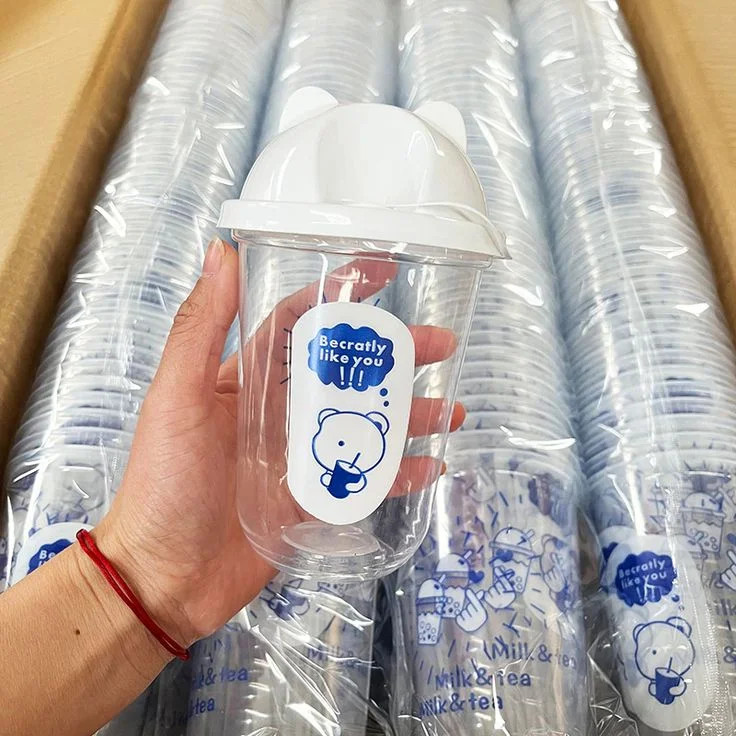 Ly nắp gấu size L phong cách đáng yêu, phù hợp với các món trà sữa dành cho giới trẻ.