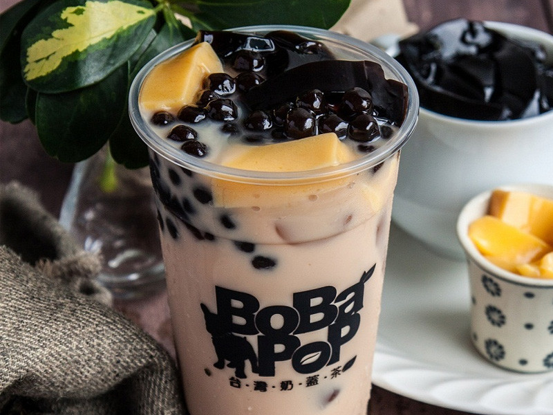 Ly trà sữa Bobapop đầy màu sắc với nhiều loại topping hấp dẫn