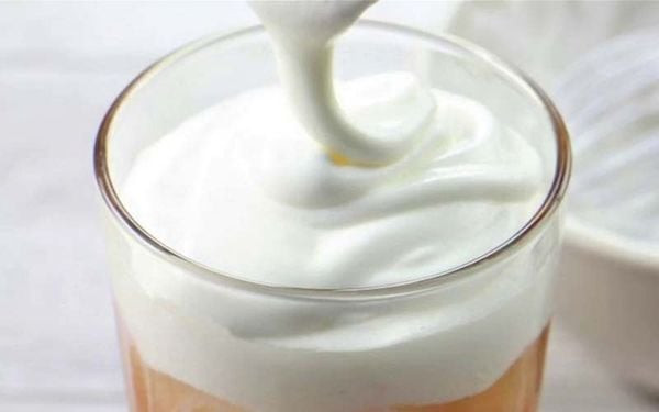 Ly trà sữa kem mặn béo ngậy, kết hợp hài hòa vị trà và lớp kem sánh mịn