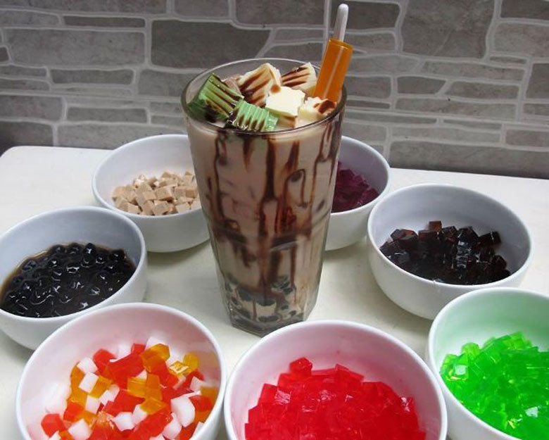 Ly trà sữa khúc bạch thành phẩm mát lạnh, hấp dẫn