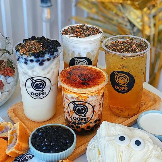 Ly trà sữa size L đáy bầu với thiết kế hiện đại.