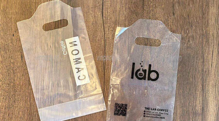 Mẫu túi đựng trà sữa 1 ly được in logo bằng công nghệ in lụa, phù hợp cho số lượng ít.