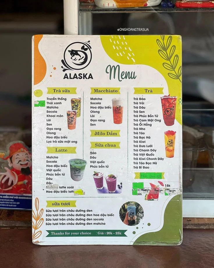 Menu trà sữa ăn vặt với thiết kế đầy màu sắc