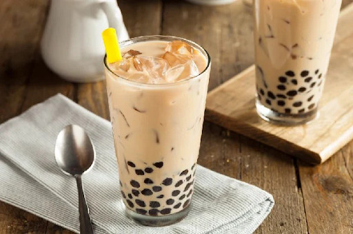 Minh họa các bước nấu trà sữa tại nhà đơn giản