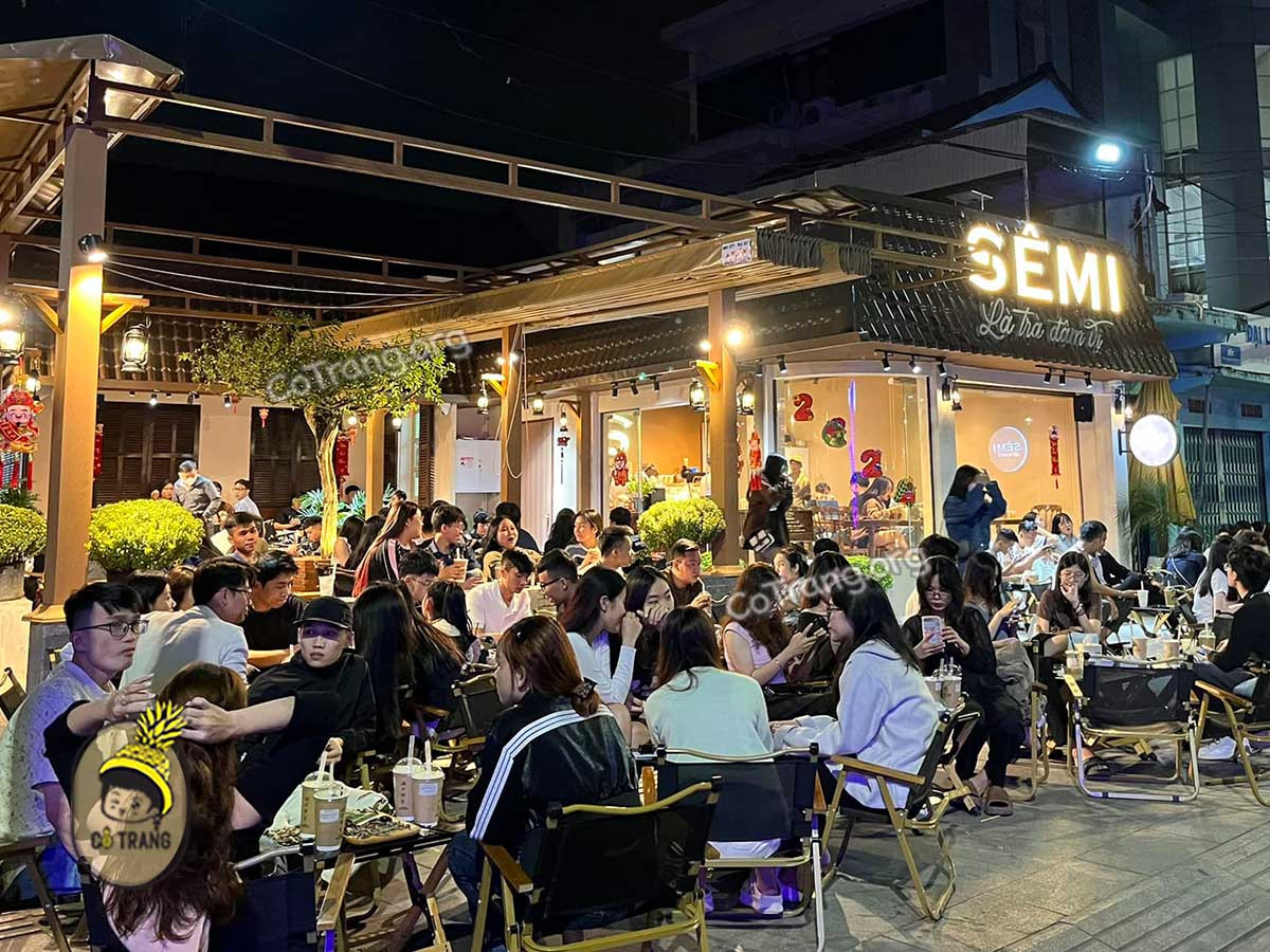Một mẫu menu trà sữa đẹp mắt với các hình ảnh đồ uống hấp dẫn, thể hiện sự chuyên nghiệp của quán trà sữa thân BMT