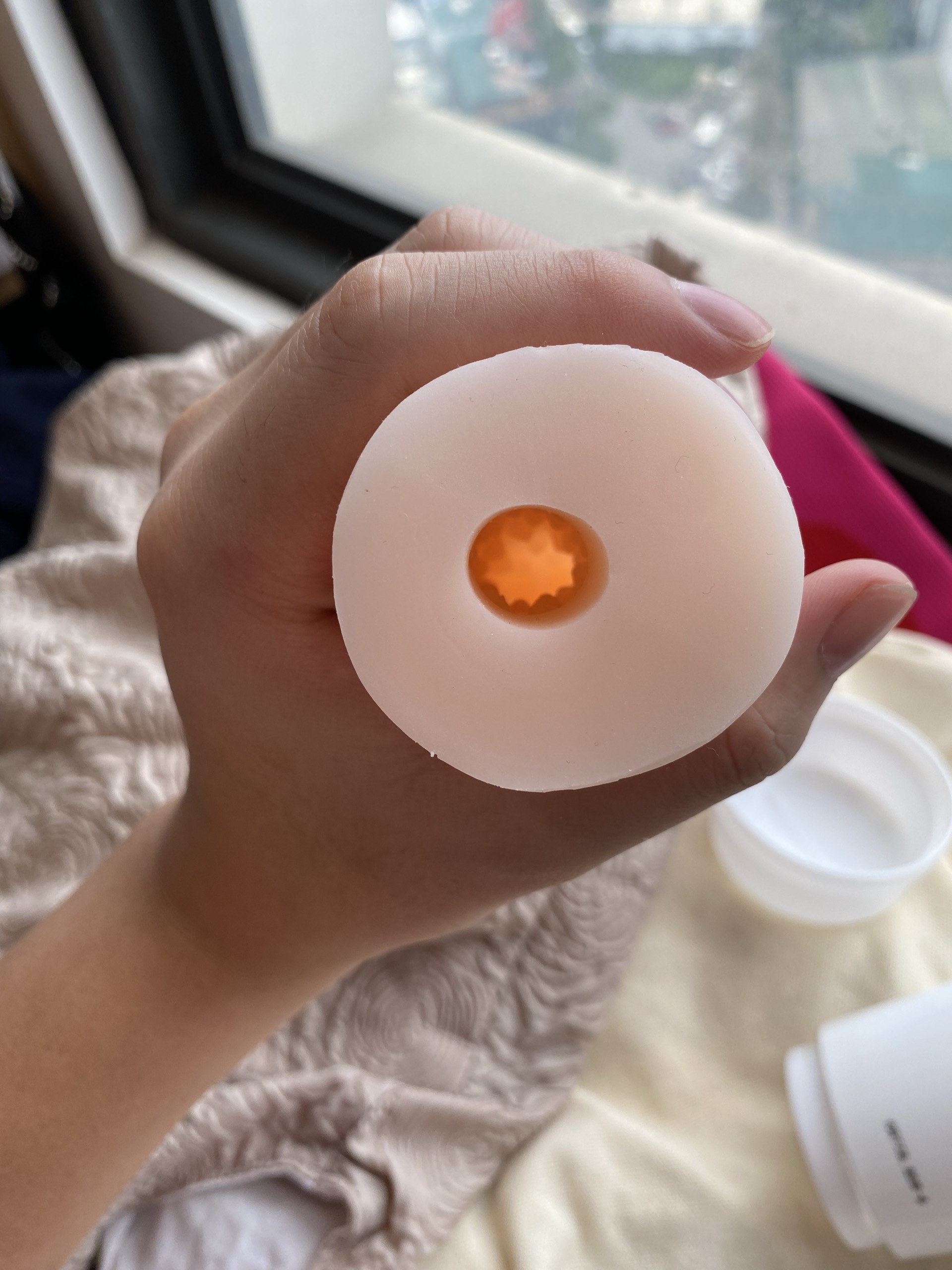 Sản phẩm hỗ trợ riêng tư với vỏ ngoài giống cốc trà sữa