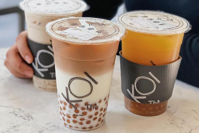 Thức uống Macchiato đặc trưng của KOI Thé, luôn có sẵn tại quán trà sữa gần đây hiện đang mở