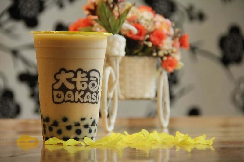 Trà sữa Dakasi nổi bật với pudding trứng, một hương vị đặc biệt tại quán trà sữa gần đây hiện đang mở