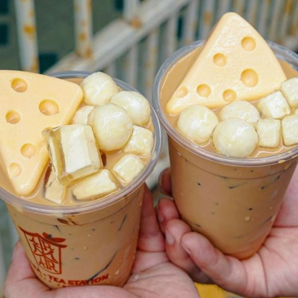 Trà sữa dâu tây đẹp mắt với màu hồng pastel