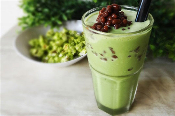 Trà sữa matcha đậu đỏ thơm lừng, vị chát nhẹ hòa quyện đậu đỏ bùi