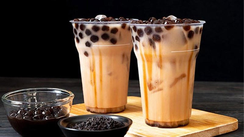 Trà sữa thường đi kèm trân châu hay pudding
