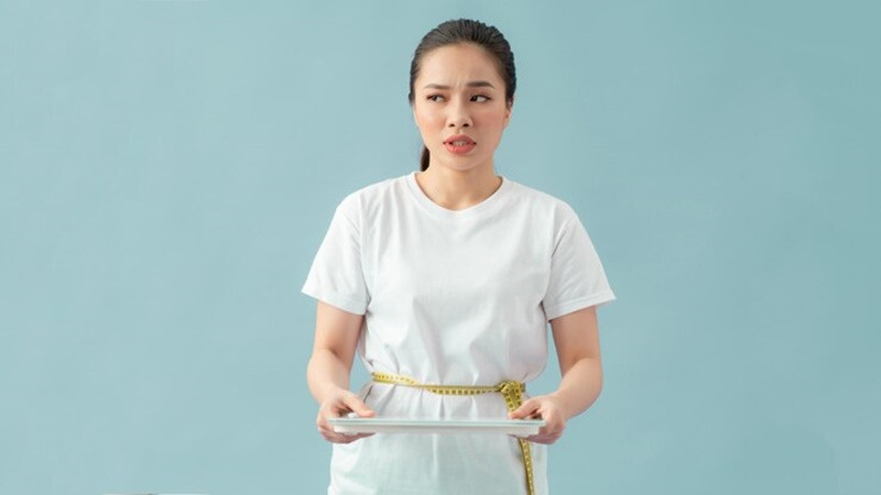 Uống quá nhiều ly trà sữa matcha với đường và topping có thể góp phần vào việc tăng cân và các vấn đề sức khỏe khác